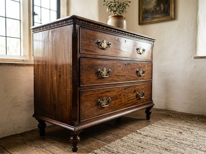 Mueble de época valorado en Pontevedra