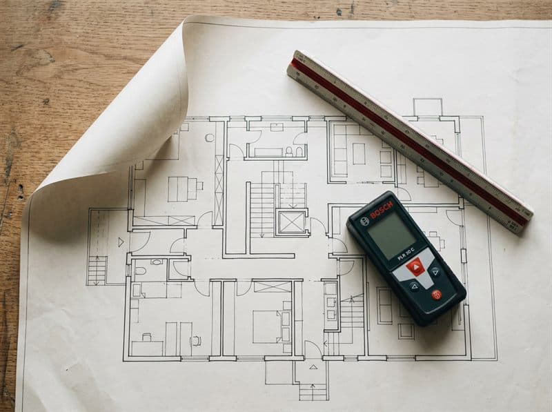 Medición de la superficie construida de una casa en Pontevedra